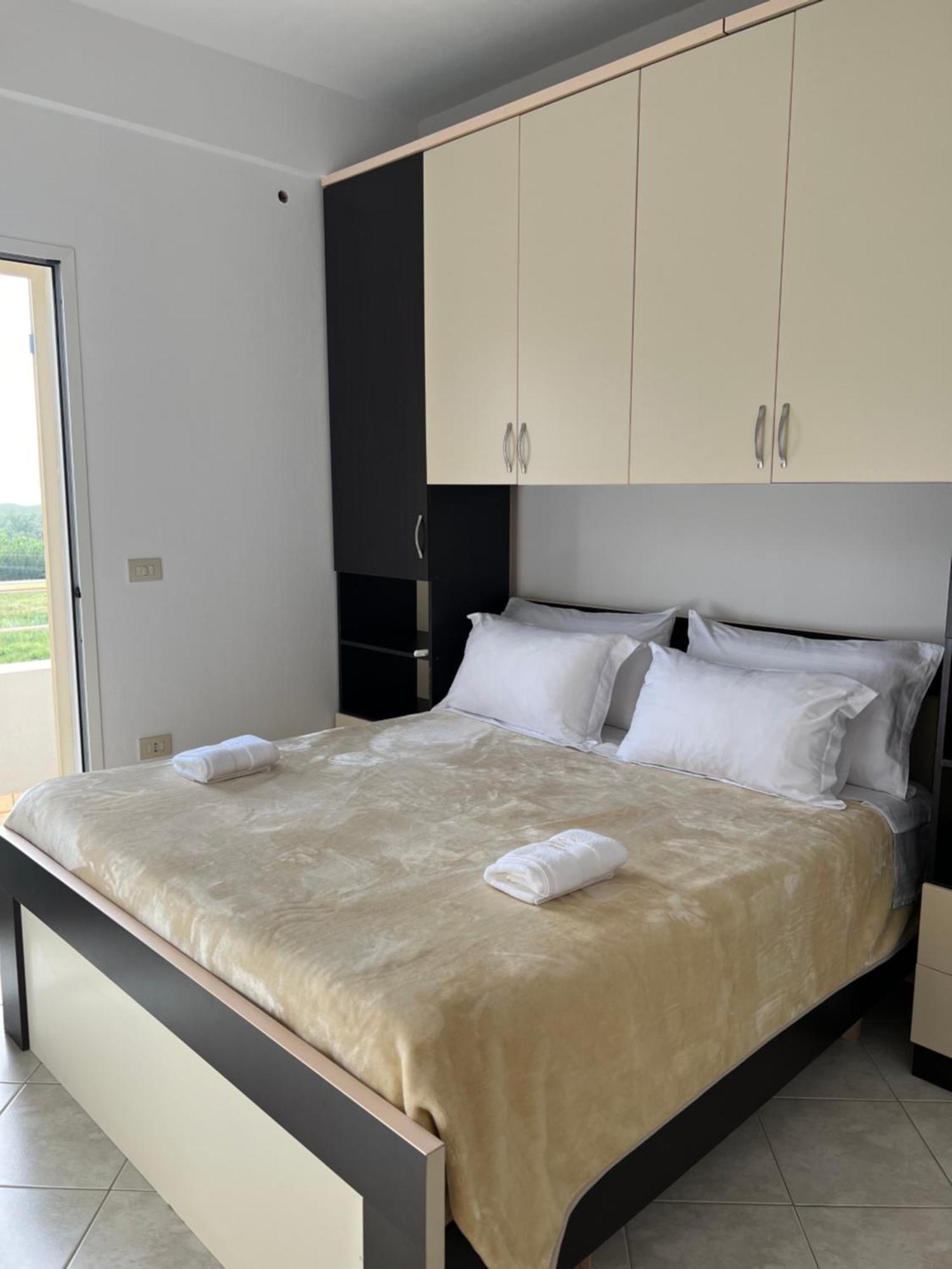 Apartments Rezidenca Sinani Орикум Екстериор снимка
