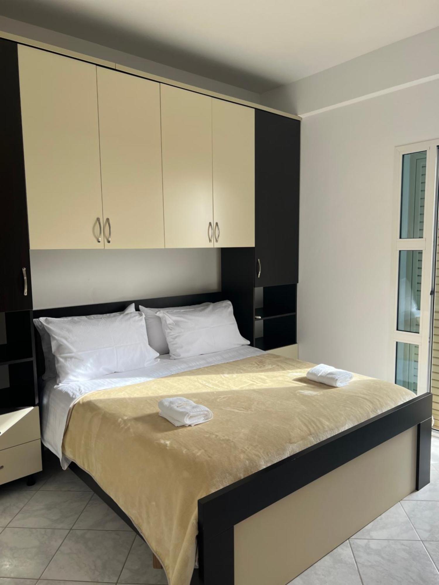 Apartments Rezidenca Sinani Орикум Екстериор снимка