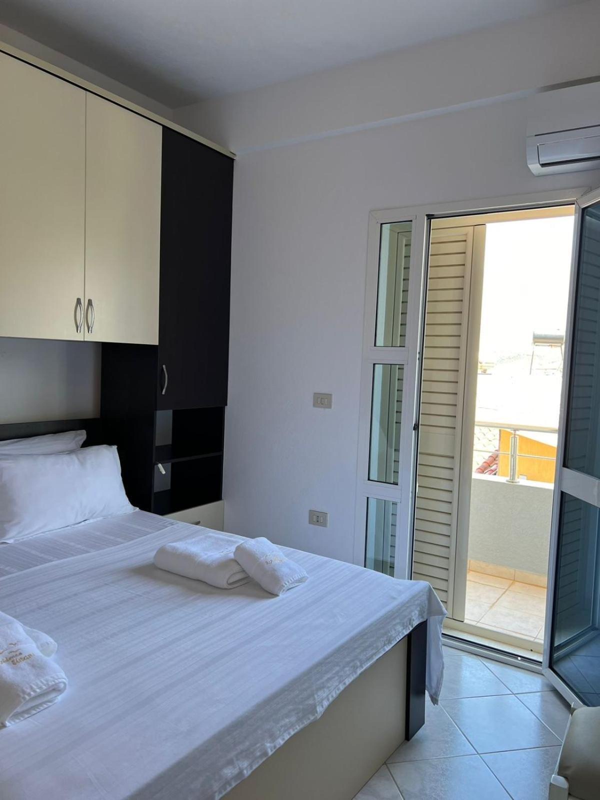 Apartments Rezidenca Sinani Орикум Екстериор снимка