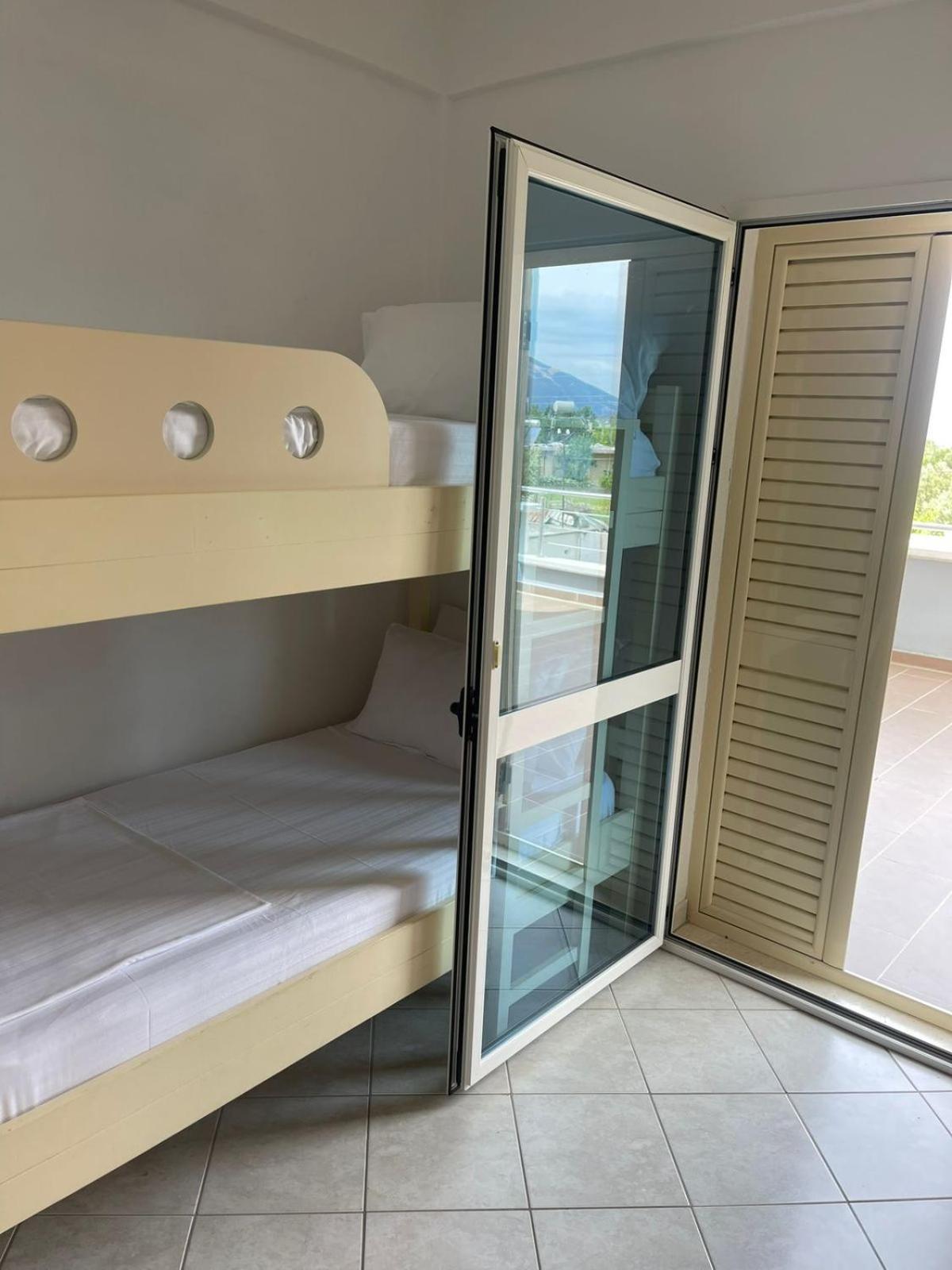 Apartments Rezidenca Sinani Орикум Екстериор снимка